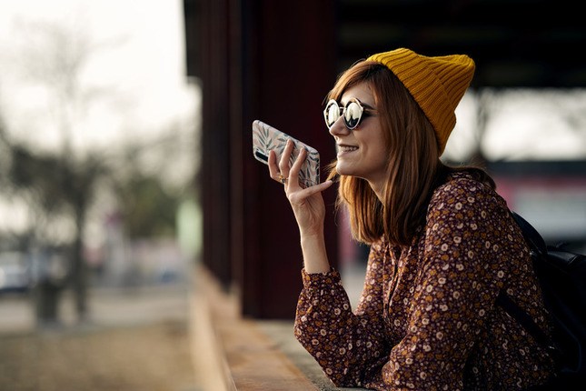 Photo d'une femme téléphone depuis son mobile