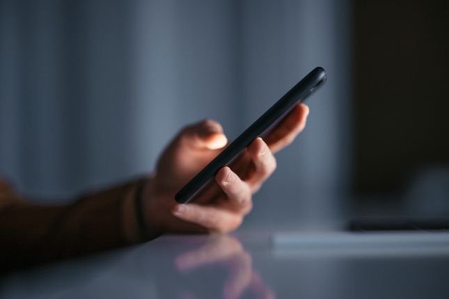 Une victime de cambriolage fait un appel aux services de police